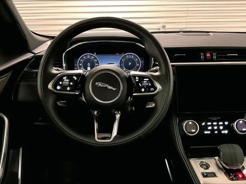 Certified 2025 Jaguar F-PACE R-Dynamic S image 4