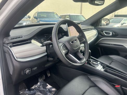 Used 2025 Jeep Compass Limited image 35