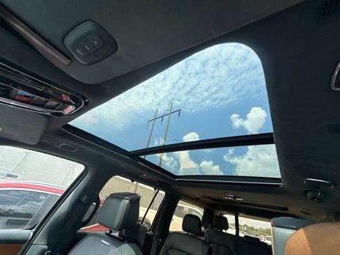 Used 2022 Jeep Grand Wagoneer Series III w/ Rear Seat Video Group 1 AWD/4WD image 5