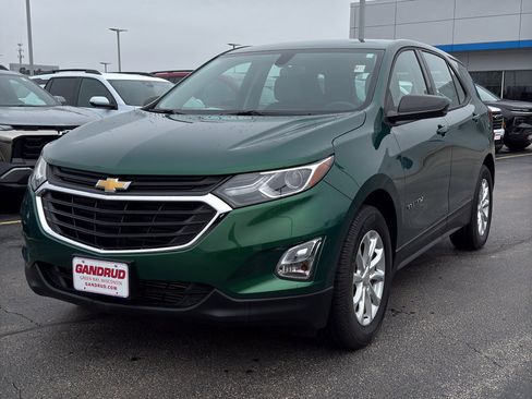 Used 2018 Chevrolet Equinox LS image 2