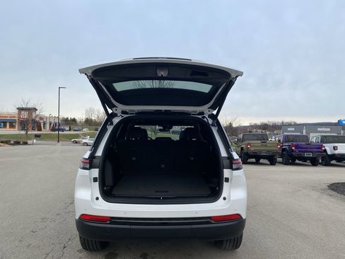 New 2025 Jeep Grand Cherokee Limited image 14