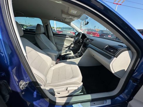 Used 2017 Volkswagen Passat 1.8T R-Line w/ R-Line Lighting Package image 26