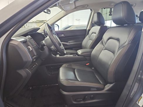 Used 2023 Nissan Pathfinder SL AWD/4WD image 9