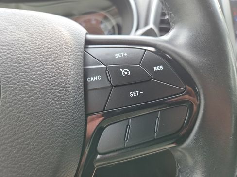 Used 2020 Jeep Cherokee Latitude Plus AWD/4WD image 34