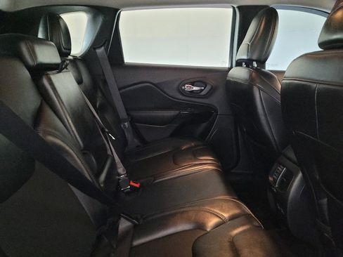 Used 2021 Jeep Cherokee Latitude Plus image 19