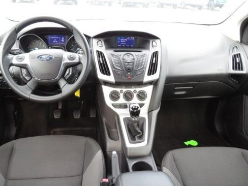 Used 2013 Ford Focus SE image 2