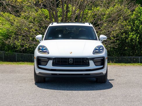 Certified 2026 Porsche Macan AWD/4WD image 11