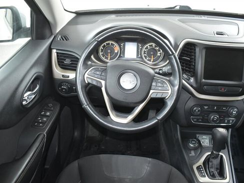 Used 2016 Jeep Cherokee Latitude w/ Cold Weather Group image 8