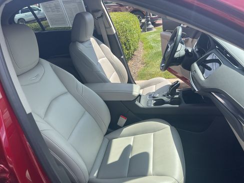 Used 2023 Cadillac XT4 Luxury w/ Cold Weather Package FWD image 25