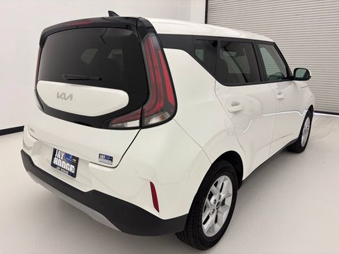 Used 2025 Kia Soul LX FWD image 16