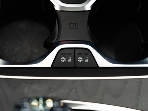 Used 2022 BMW X7 M50i image 16