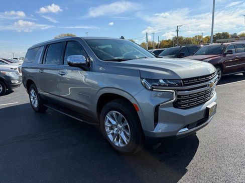 Used 2023 Chevrolet Suburban Premier image 7