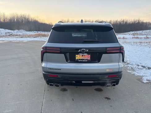 New 2025 Chevrolet Traverse LT w/ Midnight/Sport Edition image 8