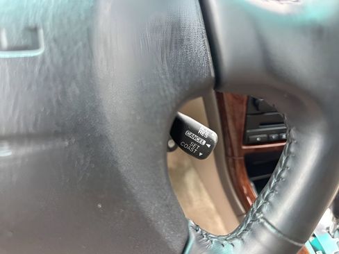 Used 2001 Subaru Outback Limited image 13