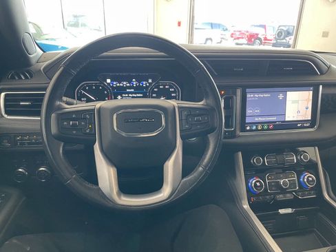 Used 2021 GMC Yukon Denali w/ Denali Premium Package image 38