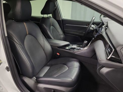 Used 2020 Toyota Camry XLE image 25