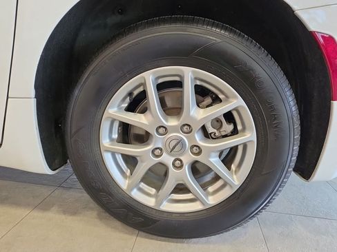 Used 2024 Chrysler Pacifica Touring-L FWD image 15