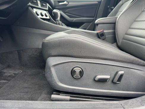 Used 2024 Volkswagen Jetta SE image 7