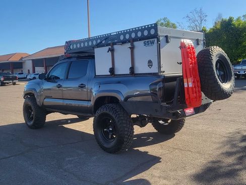 Used 2020 Toyota Tacoma TRD Sport AWD/4WD image 7