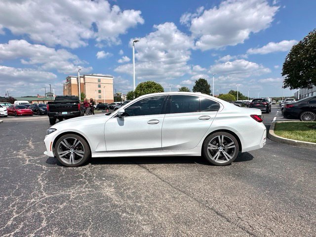 Used 2024 BMW 330i xDrive Sedan w/ Premium Package AWD/4WD image 4