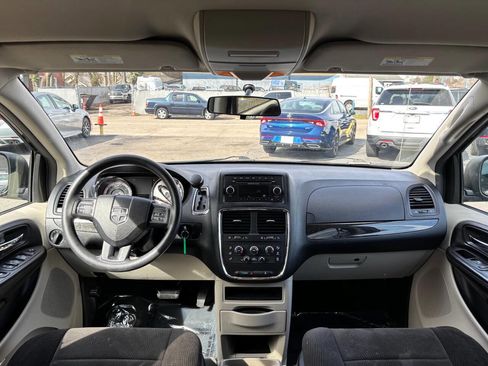 Used 2013 Dodge Grand Caravan SXT image 23