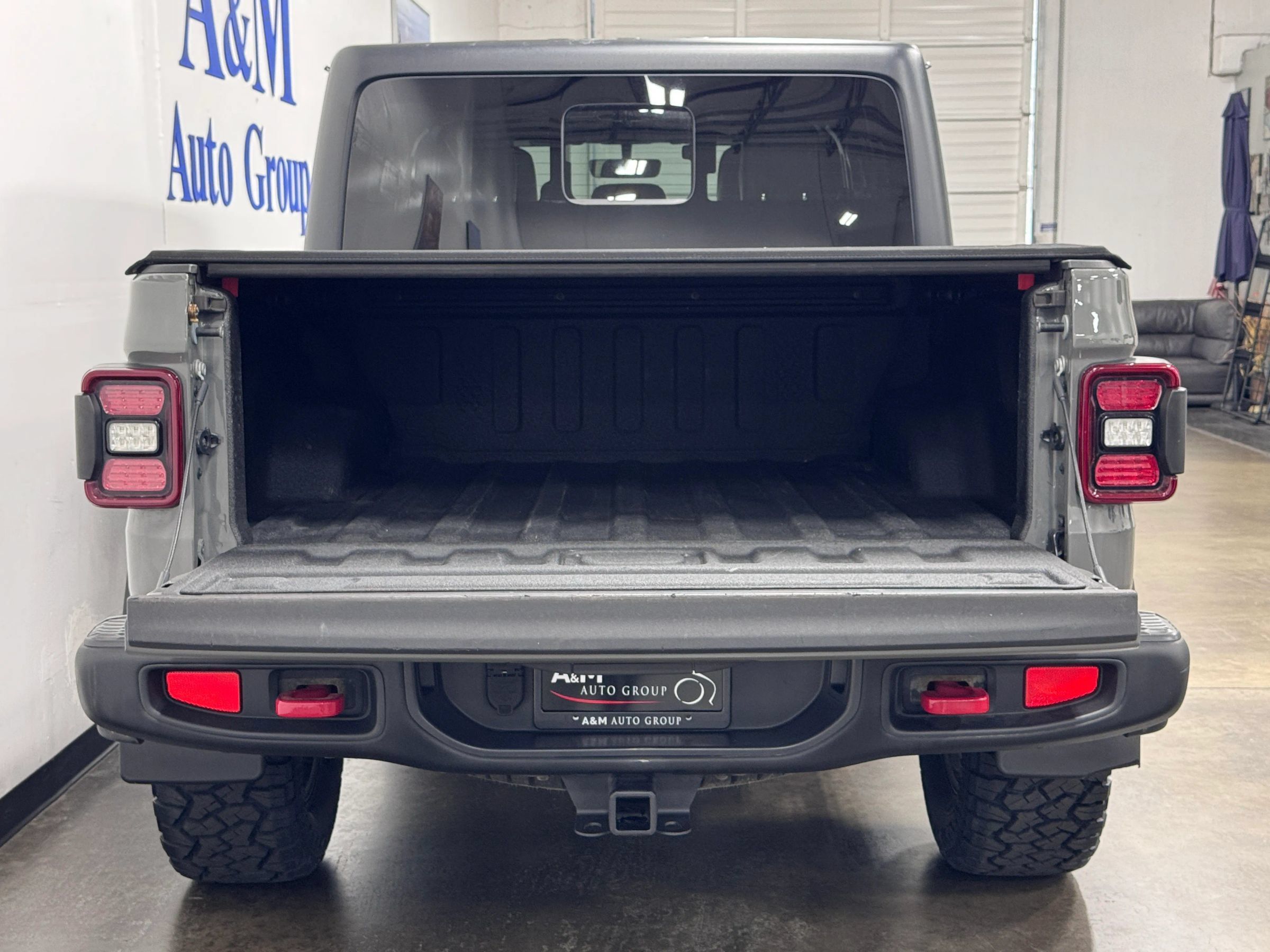 Used 2020 Jeep Gladiator Rubicon w/ Uconnect 4C Nav & Sound Group AWD/4WD image 9