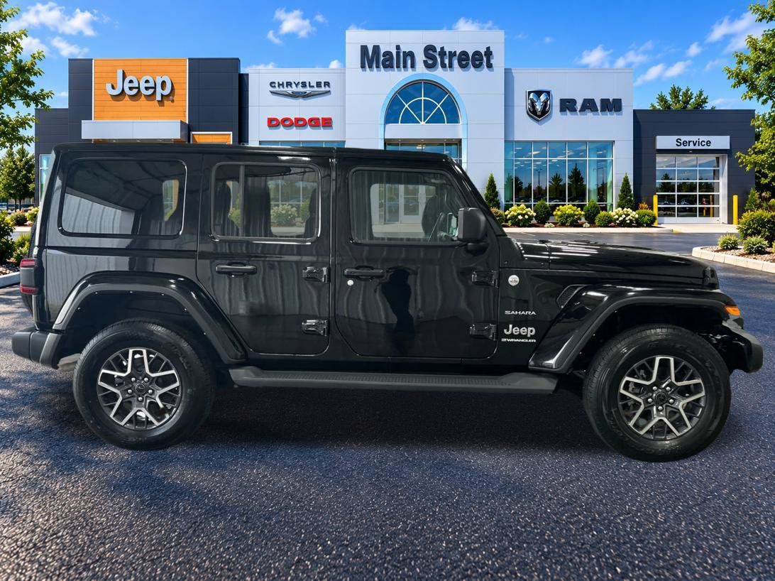 Used 2024 Jeep Wrangler Unlimited Sahara AWD/4WD image 6