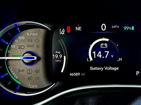 Used 2023 Chrysler Pacifica Touring-L image 16