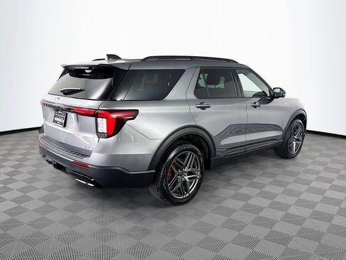 Used 2025 Ford Explorer ST-Line w/ ST-Line Street Pack AWD/4WD image 7