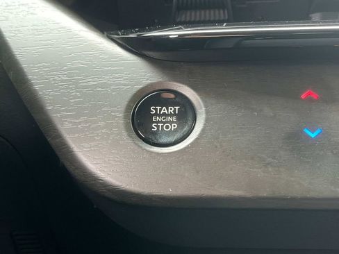 Certified 2025 Nissan Murano SV image 36