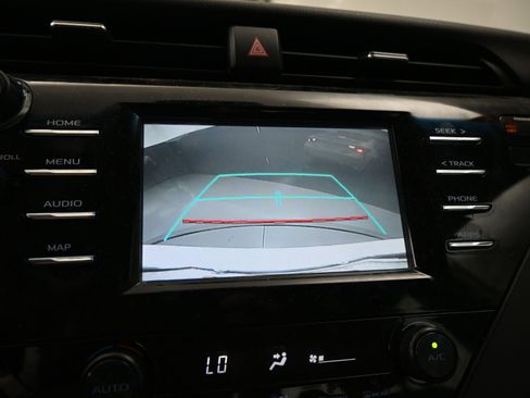 Used 2019 Toyota Camry SE image 13
