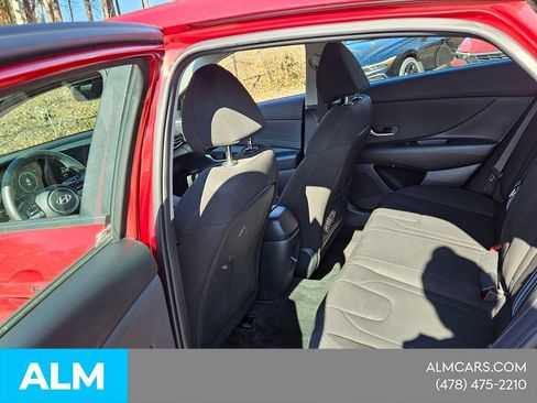Used 2025 Hyundai Elantra SEL FWD image 8