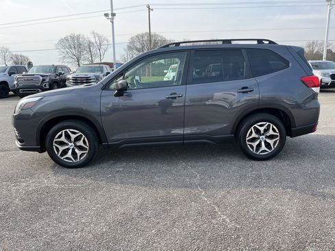 Used 2023 Subaru Forester Premium image 8