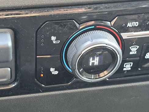 Used 2024 Chevrolet Silverado 2500 LT w/ Convenience Package image 24