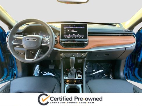 Used 2025 Jeep Compass Limited image 3