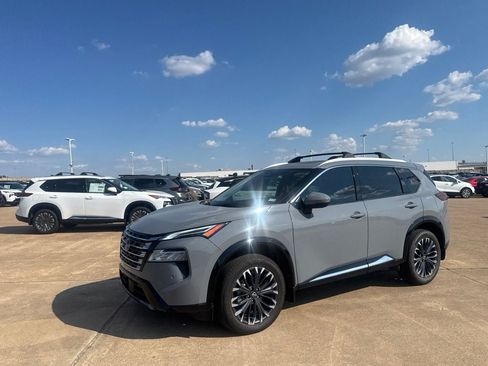 Certified 2025 Nissan Rogue Platinum FWD image 10