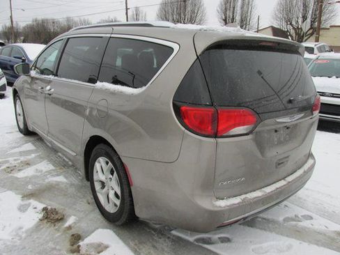 Used 2018 Chrysler Pacifica Touring-L Plus image 6