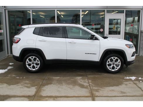 New 2026 Jeep Compass Latitude image 4