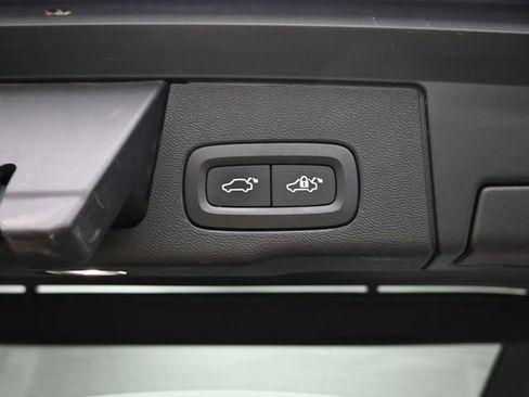 Used 2023 Volvo XC60 B5 Ultimate w/ Protection Package Premier FWD image 33