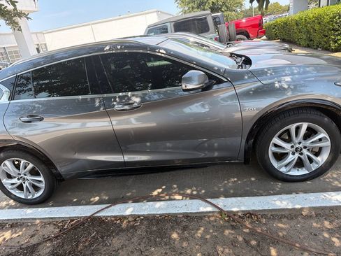 Used 2018 INFINITI QX30 FWD image 3