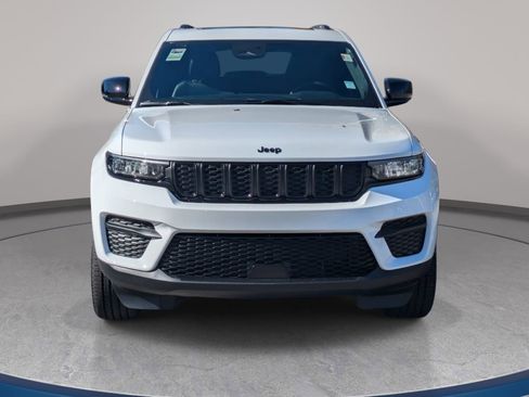 New 2025 Jeep Grand Cherokee 4WD image 2