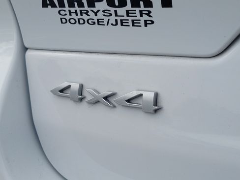 Used 2024 Jeep Grand Cherokee Limited AWD/4WD image 8