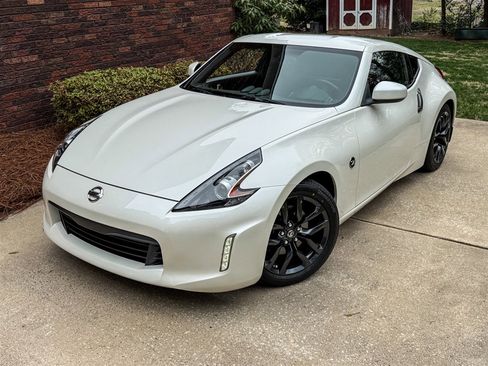 Used 2020 Nissan 370Z Coupe image 6