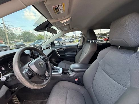 Used 2022 Toyota RAV4 XLE FWD image 12