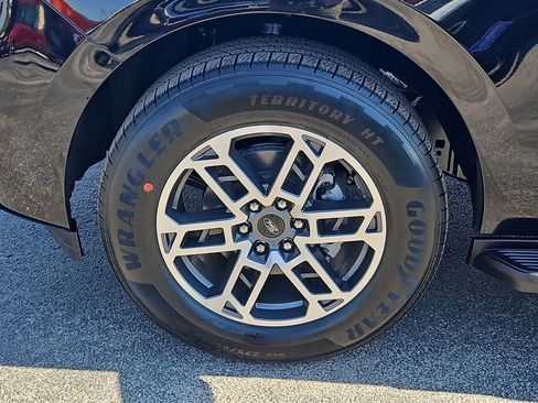 New 2025 Ford Expedition Active image 17