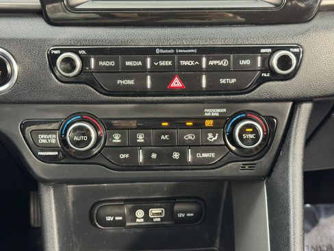 Used 2019 Kia Niro LX image 27