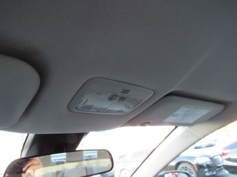 Used 2018 Toyota Corolla LE image 22