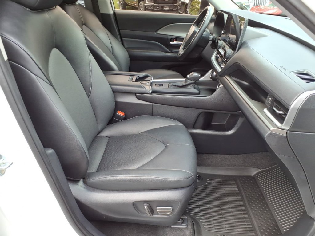 Used 2024 Toyota Grand Highlander AWD image 12