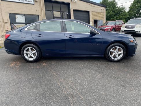 Used 2018 Chevrolet Malibu LS FWD image 2