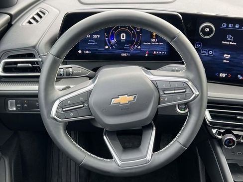 Certified 2025 Chevrolet Traverse LT w/ Sun and Wheel Package image 14